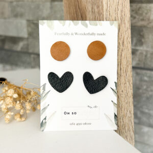 2 pcs leather studs