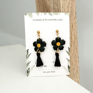 Black daisy
