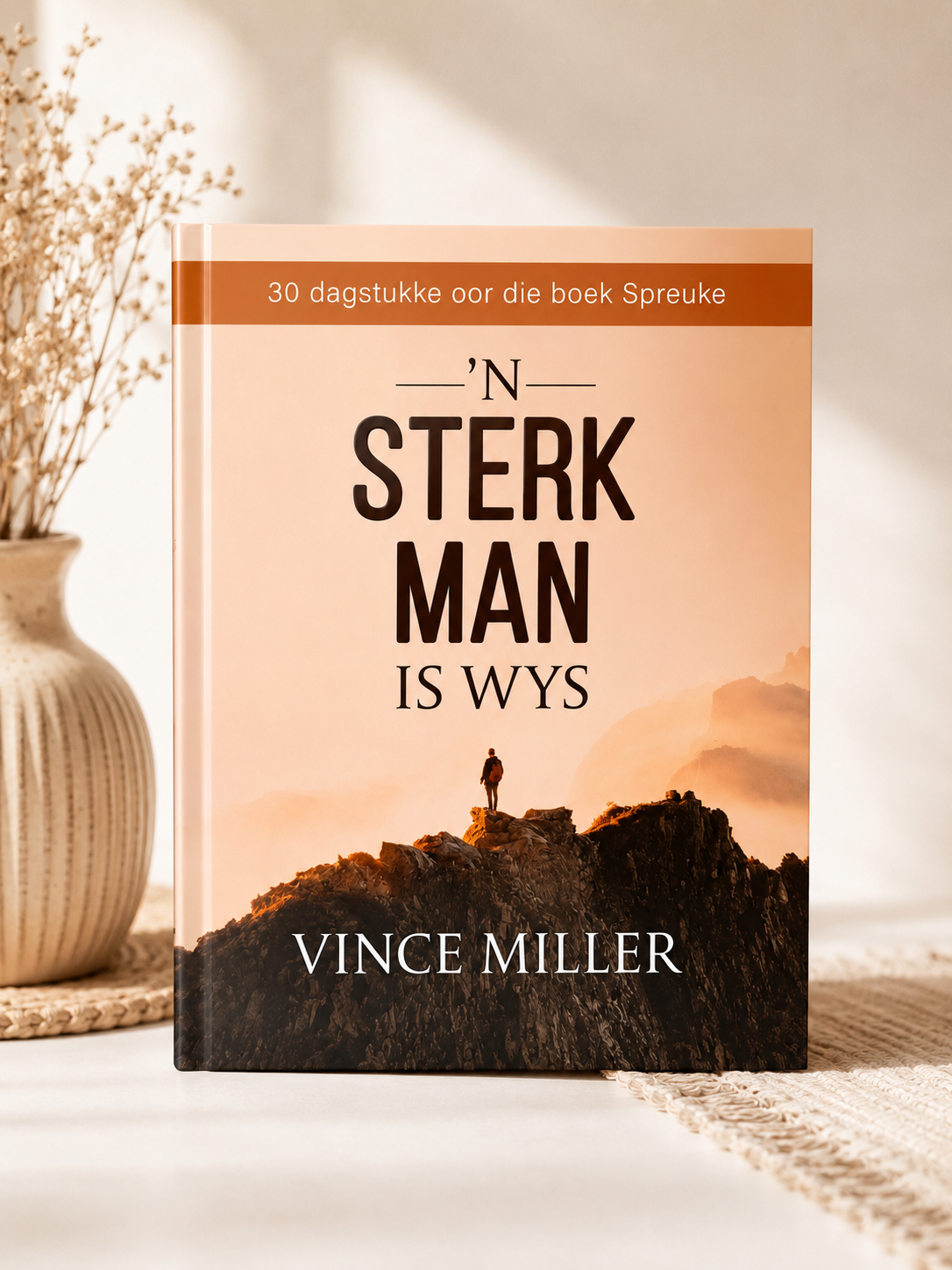 ’n Sterk Man Is Wys: 30 Dagstukke oor die Boek Spreuke (Sagteband)