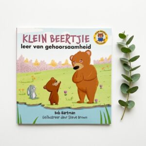 Klein beertjie leer van gehoorsaamheid